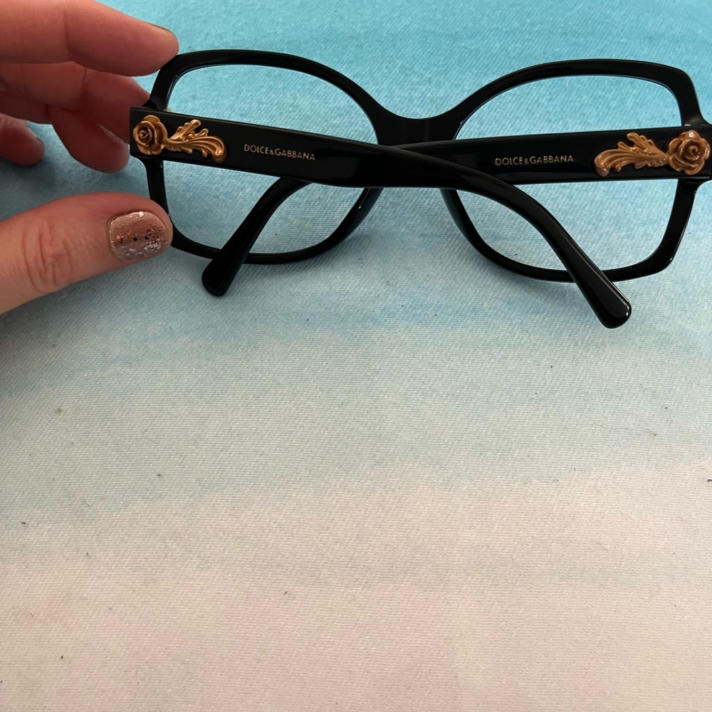 Dolce and Gabbana sunglasses frames can be used for prescription lenses.